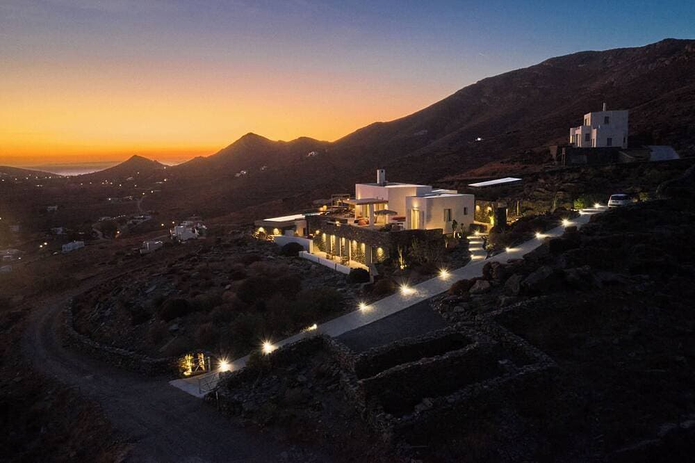 Foto 5 von 30: Heavenly views from Villa Nites with stunning infinity pool
