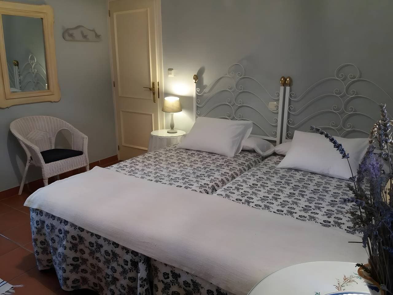Foto 4 von 36: Casa Rural Lunacandeleda: Bergblick, private Terrasse und exklusiver Garten