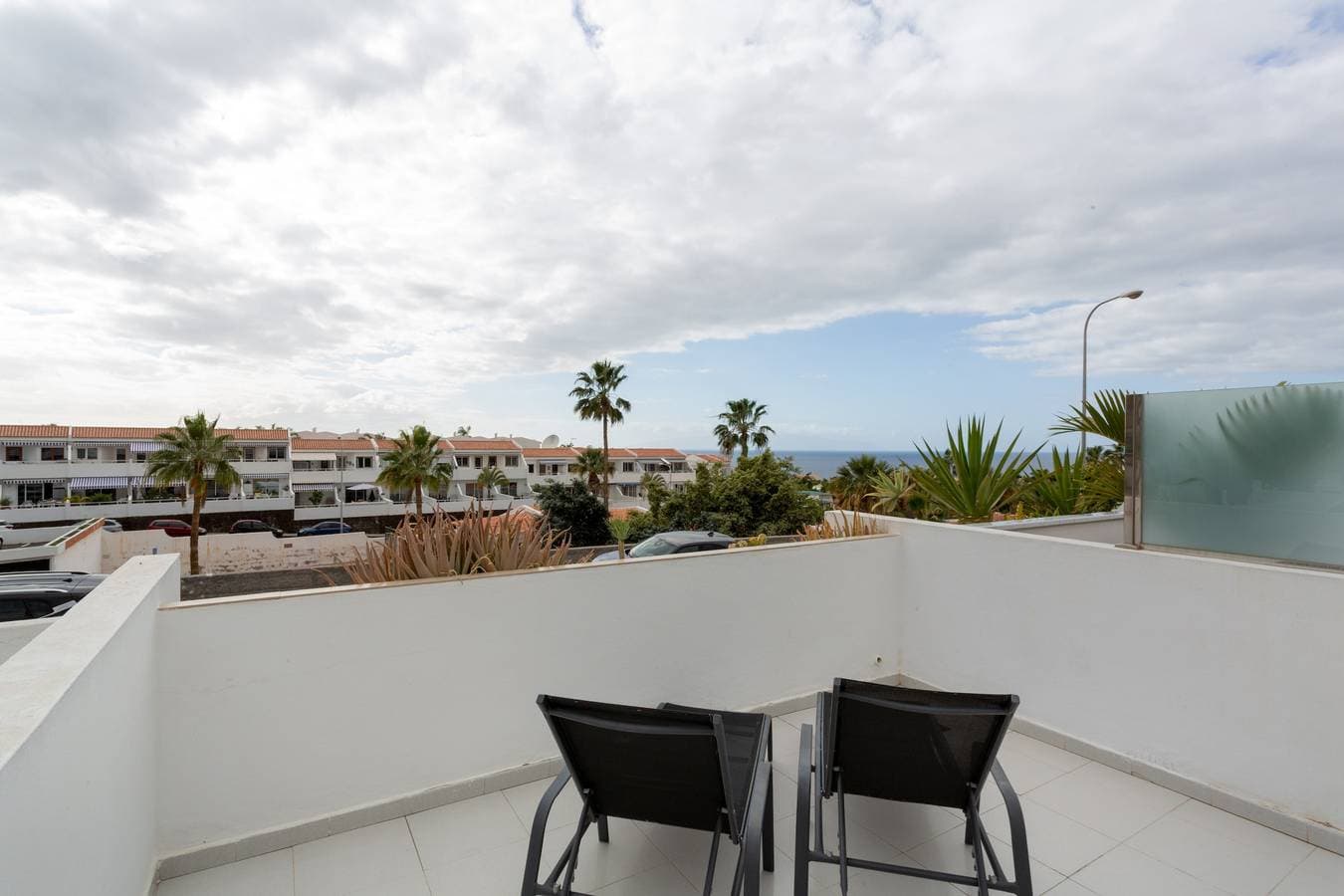 Foto 2 von 29: Ferienstudio 'Costa Adeje Terrace mit Meerblick' – Meerblick, Pool & WLAN