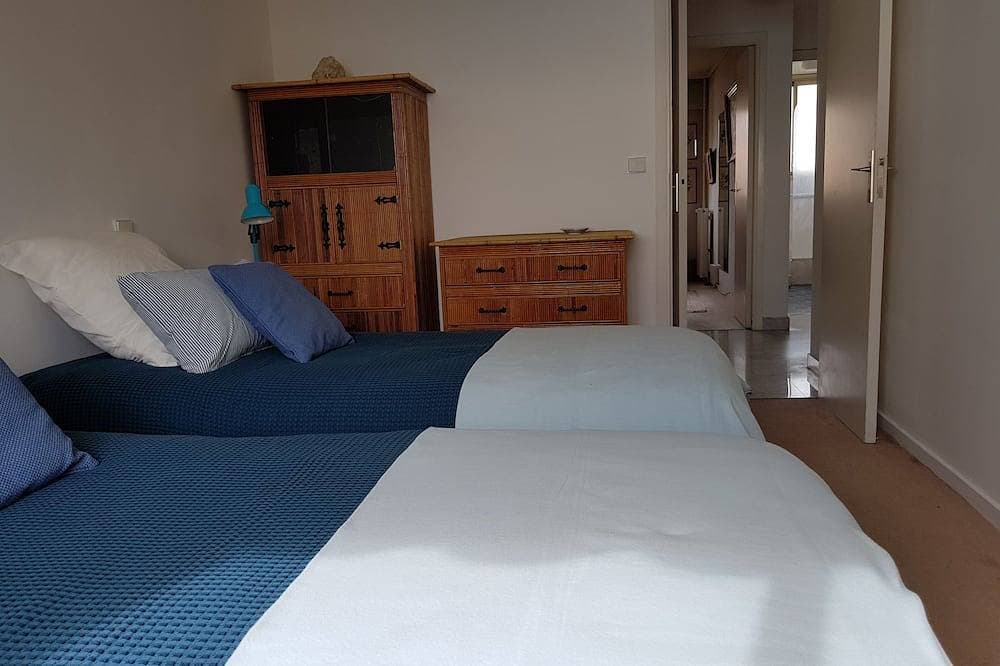 Foto 4 von 30: Renovierte Wohnung 2018; Balkon mit Blick aufs Meer, drei Zimmer (76m2), privater Park