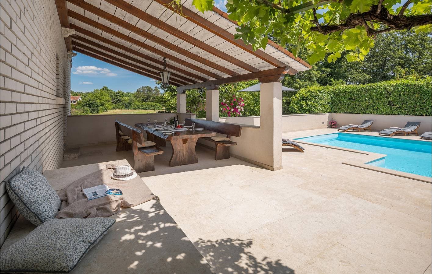 Foto 6 von 51: Reizende 2-Zimmer-Wohnung mit Pool, Terrasse und WLAN