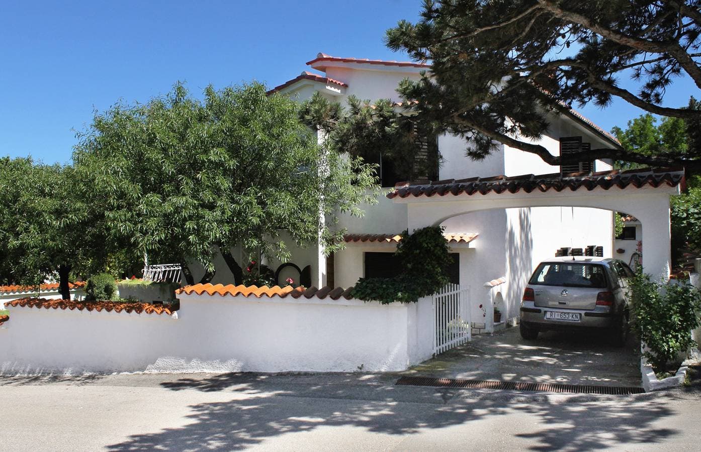 Foto 5 von 43: 2-Zimmer-Ferienwohnung mit Terrasse und Meerblick Baska, Krk -a