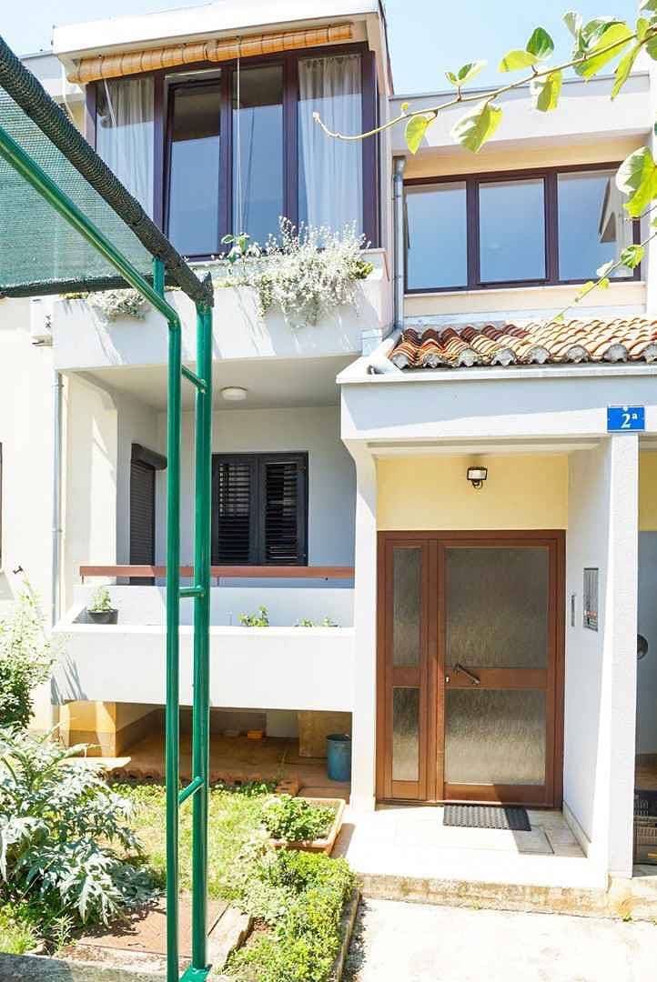 Foto 2 von 25: Ferienwohnung mit gemütlicher Loggia und Klimaanlage