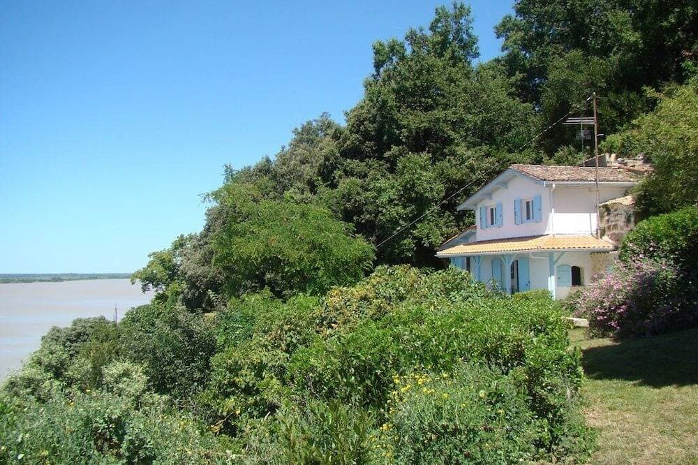 House on cliff facing Gironde estuary 1