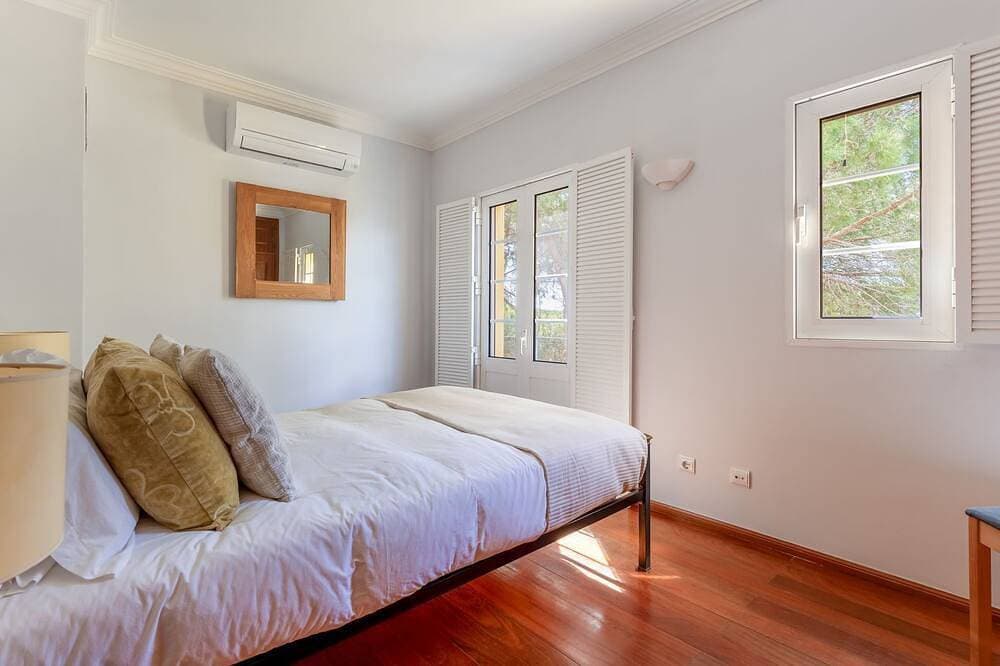 Foto 5 von 30: 2 Bdr House W/Terrace in Praia Verde by LovelyStay