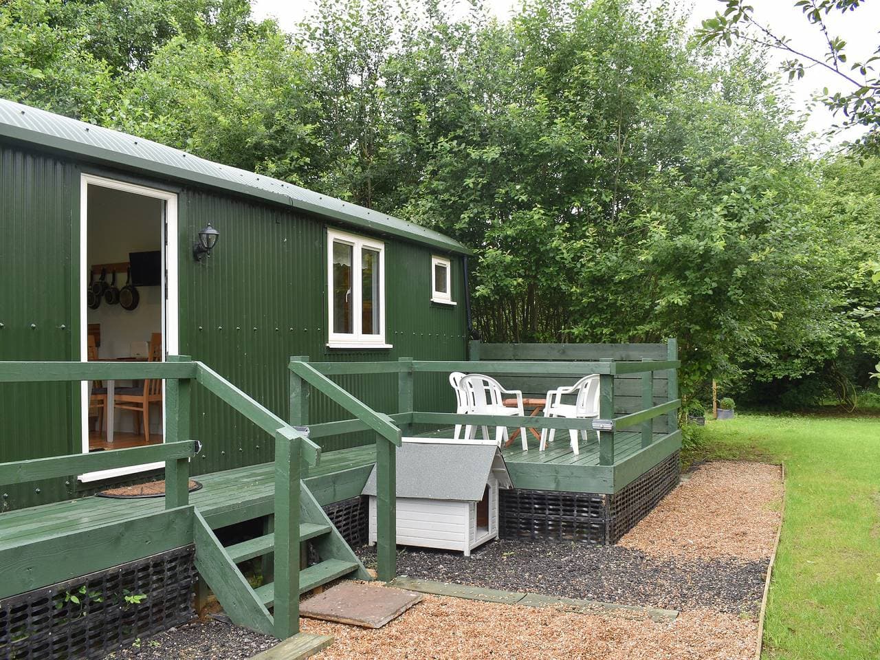 Foto 10 von 17: Shepherds Hut 3 at Laddingford - Uk32532