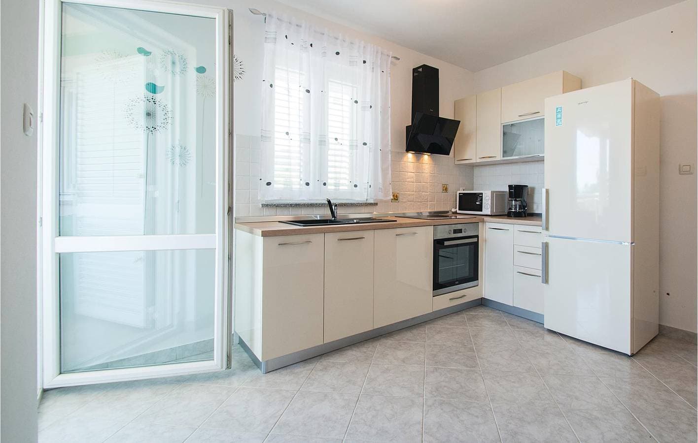 Foto 9 von 24: Apartment am Meer mit Terrasse, WLAN und Parkplatz – 2 km von Duga Luka entfernt