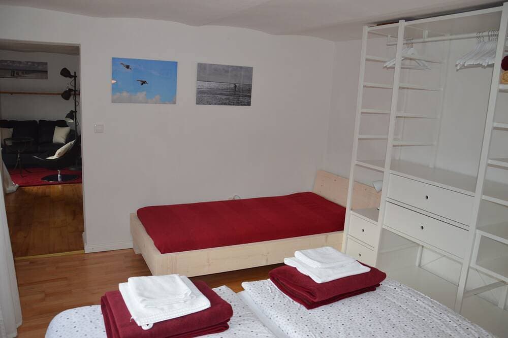 Foto 3 von 23: Panorama-Blick Miltenberg, 3 Pers., zentral, am Main, Terrasse, Bootverleih, P