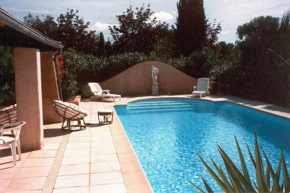 Villa im Provence-Stil mit privatem Pool und Tennisplatz 1