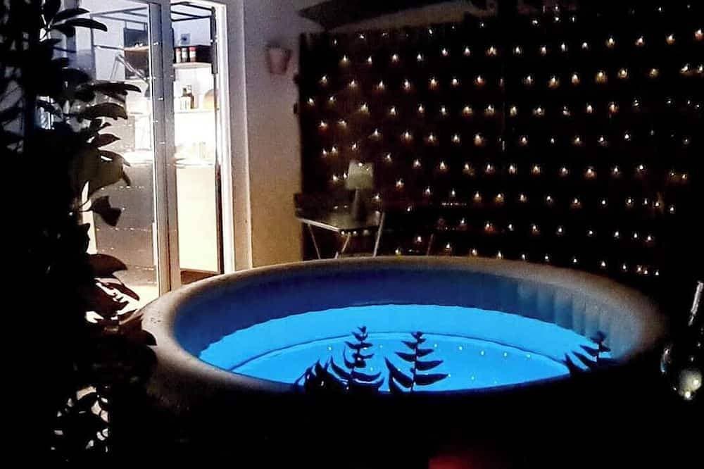 Apartment mit separatem Eingang, überdachter Terrasse, Außenwhirlpool und Garten 1