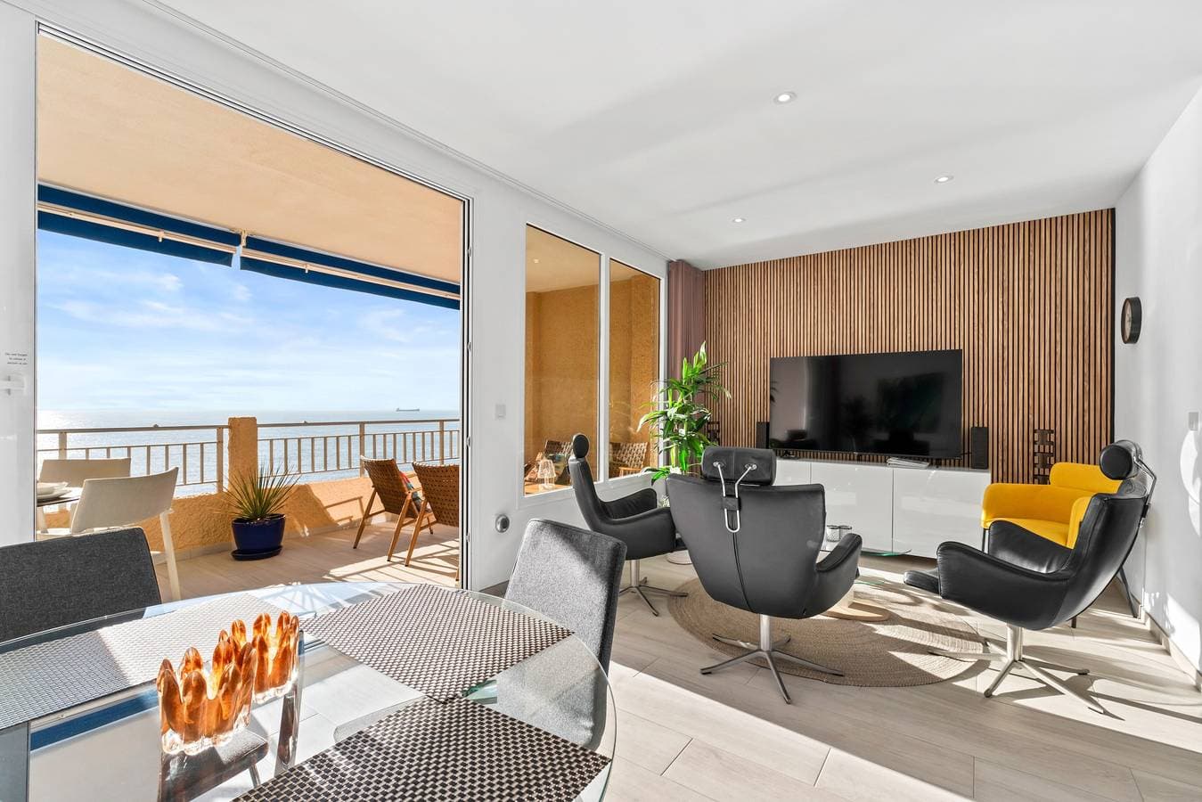Foto 3 von 25: 100 Beach Views Landhaus mit Meerblick, WLAN und Klimaanlage