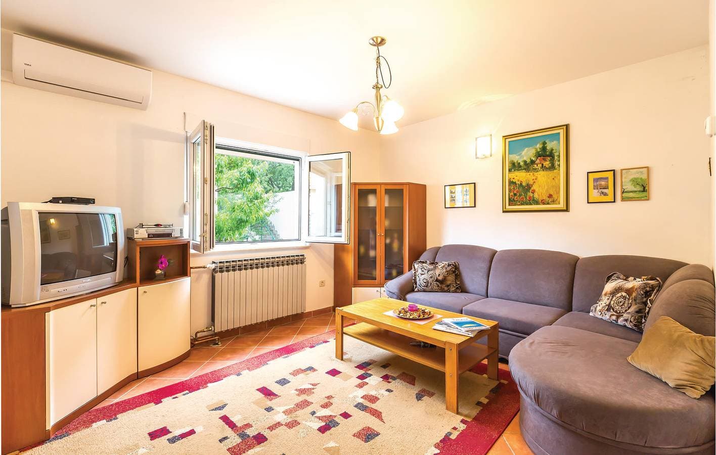 Foto 2 von 20: Charmante 120 m² große Wohnung mit Pool, Terrasse und WLAN