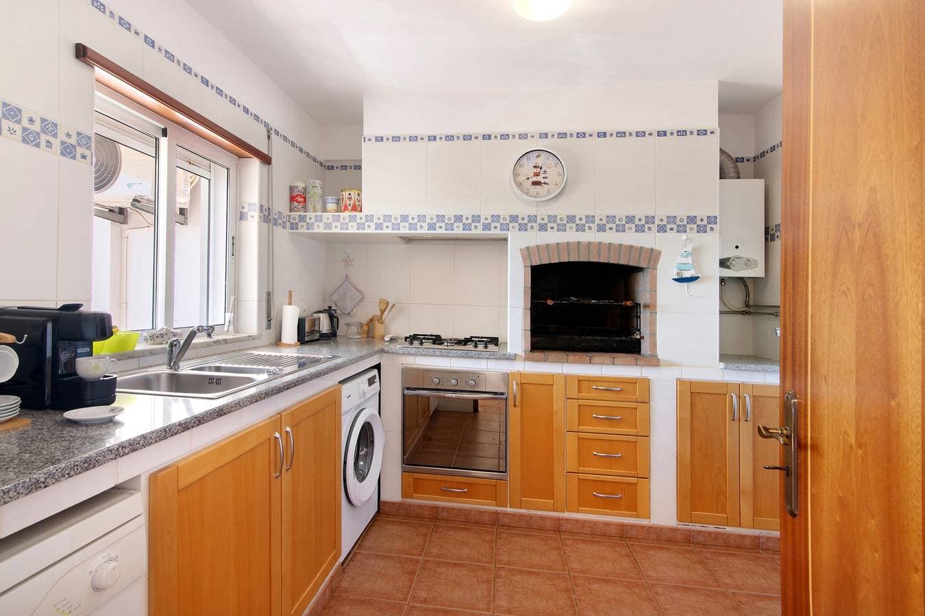 Foto 5 von 20: Ferienwohnung 'Lota Beach' mit Balkon und Klimaanlage