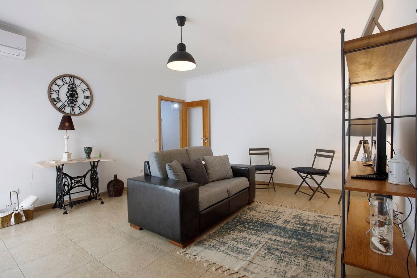 Foto 3 von 19: Ferienhaus 'Tina House' mit privater Terrasse, WLAN und Klimaanlage