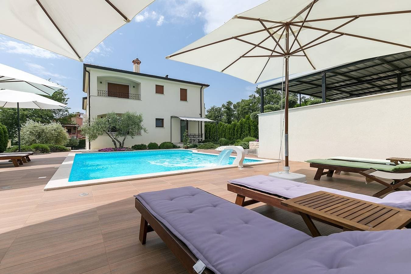 Foto 2 von 13: Neue und moderne voll ausgestattete Wohnung in einer Villa mit Pool in der Nähe von Porec, alle Zimmer klimatisiert