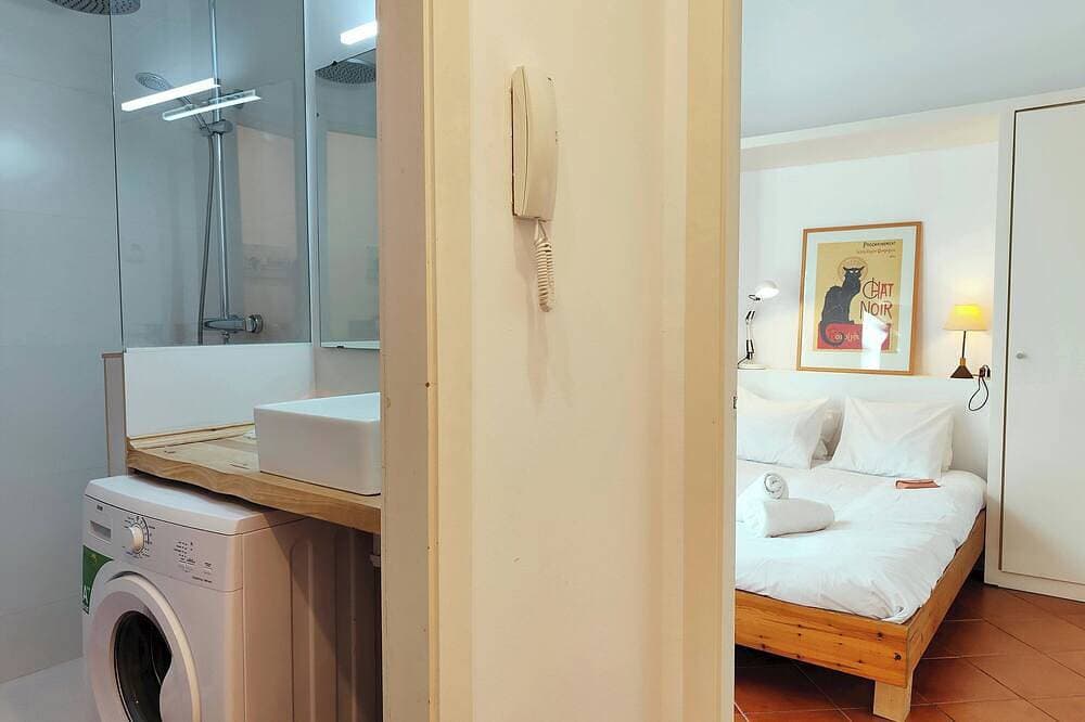 Foto 8 von 30: Bright 1-Bed Apartment on La Rambla, Barcelona. Rj