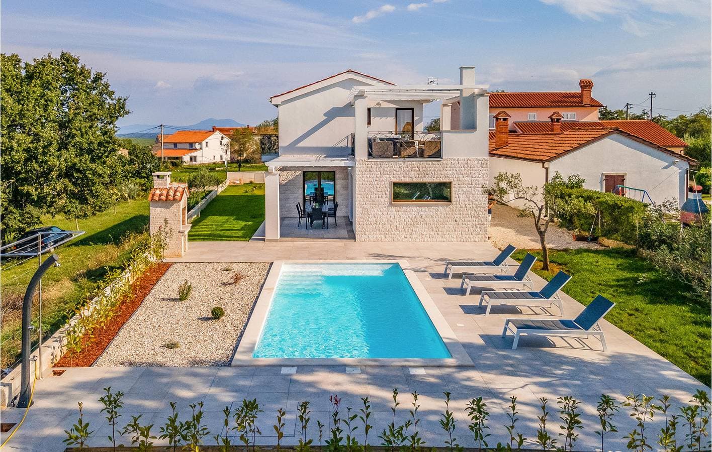 Foto 3 von 47: Gemütliche Ferienwohnung mit 1 Schlafzimmer, Terrasse, Pool und WLAN in der Nähe von Rebici