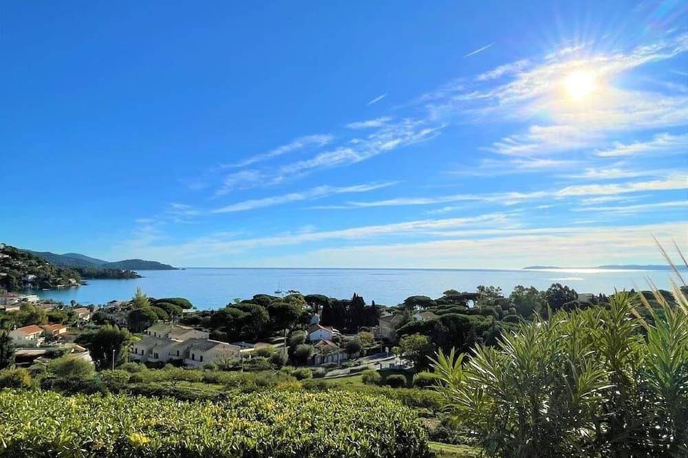 Foto 9 von 28: St Clair Du Lavandou Herrliche Terrasse mit Meerblick, 300 m feiner Sandstrand
