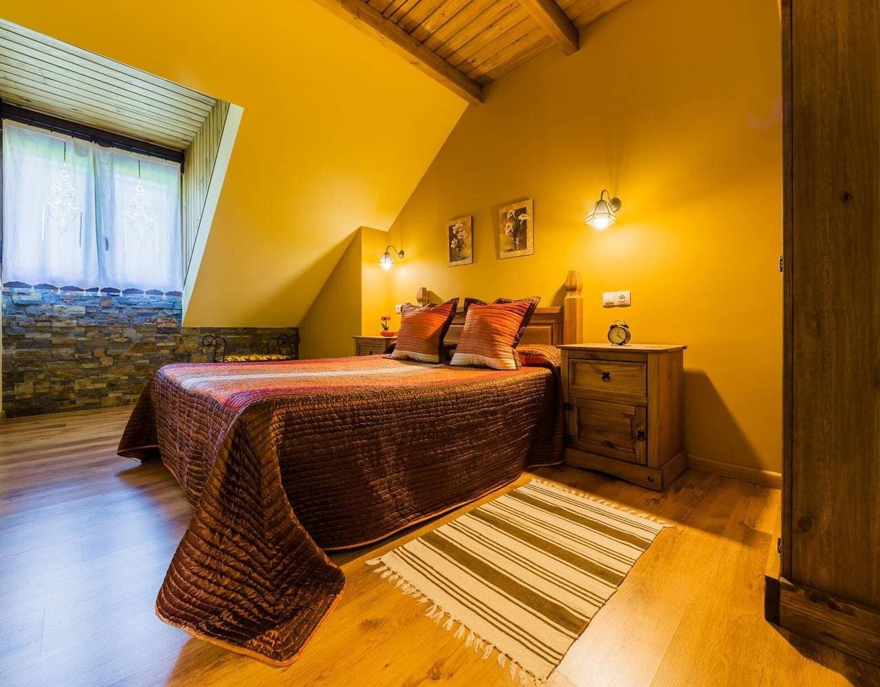 Foto 5 von 10: Casa Rural Cuartal im Laciana-Tal – Pool und Natur pur