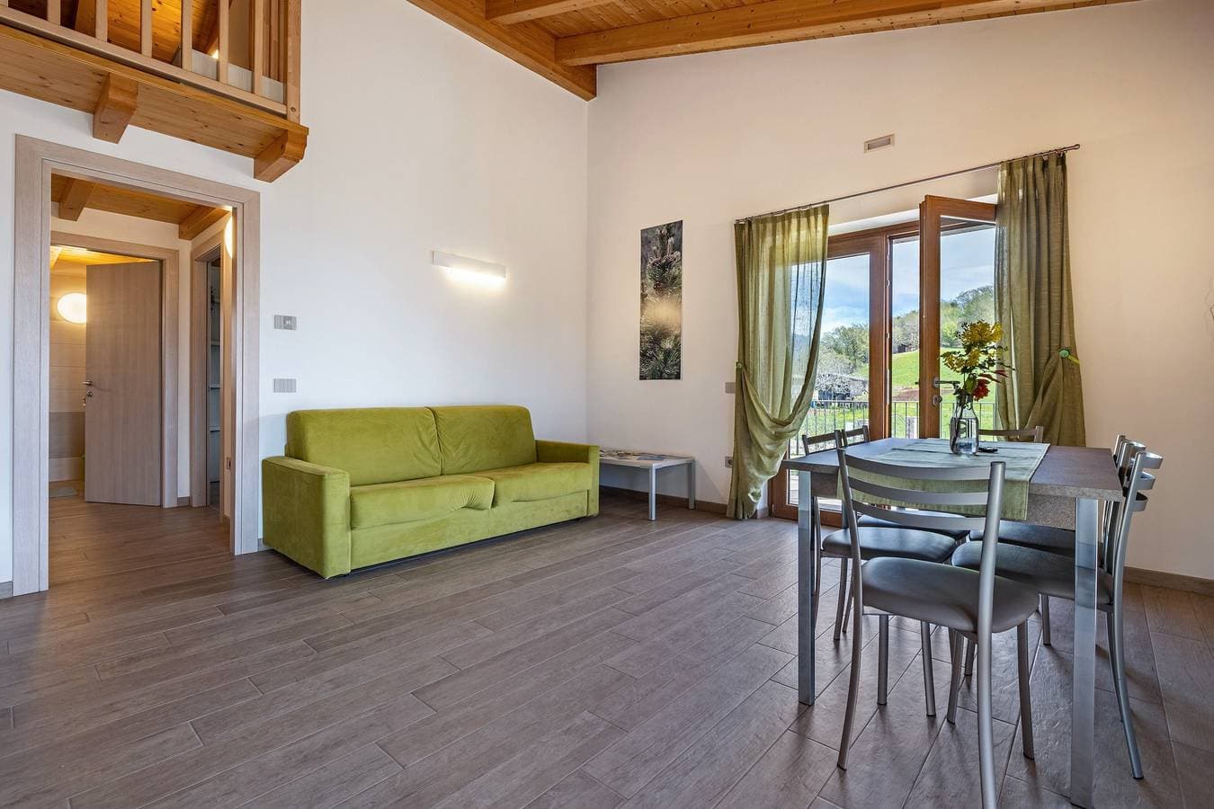 Foto 11 von 35: Ferienwohnung Bocca Nevese Pino mit Seeblick, Garten & WLAN