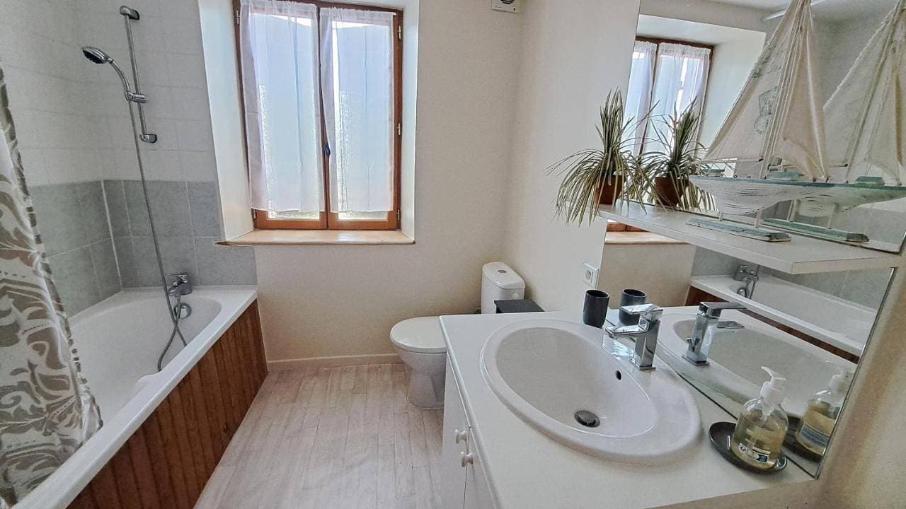 Foto 9 von 15: Three-Bedroom House