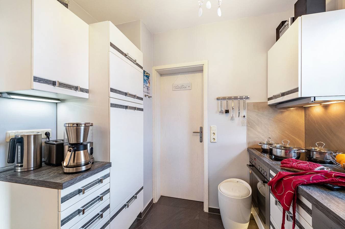 Foto 11 von 35: 'Ferienhaus Am See mit Boot', privater Terrasse, WLAN und Klimaanlage