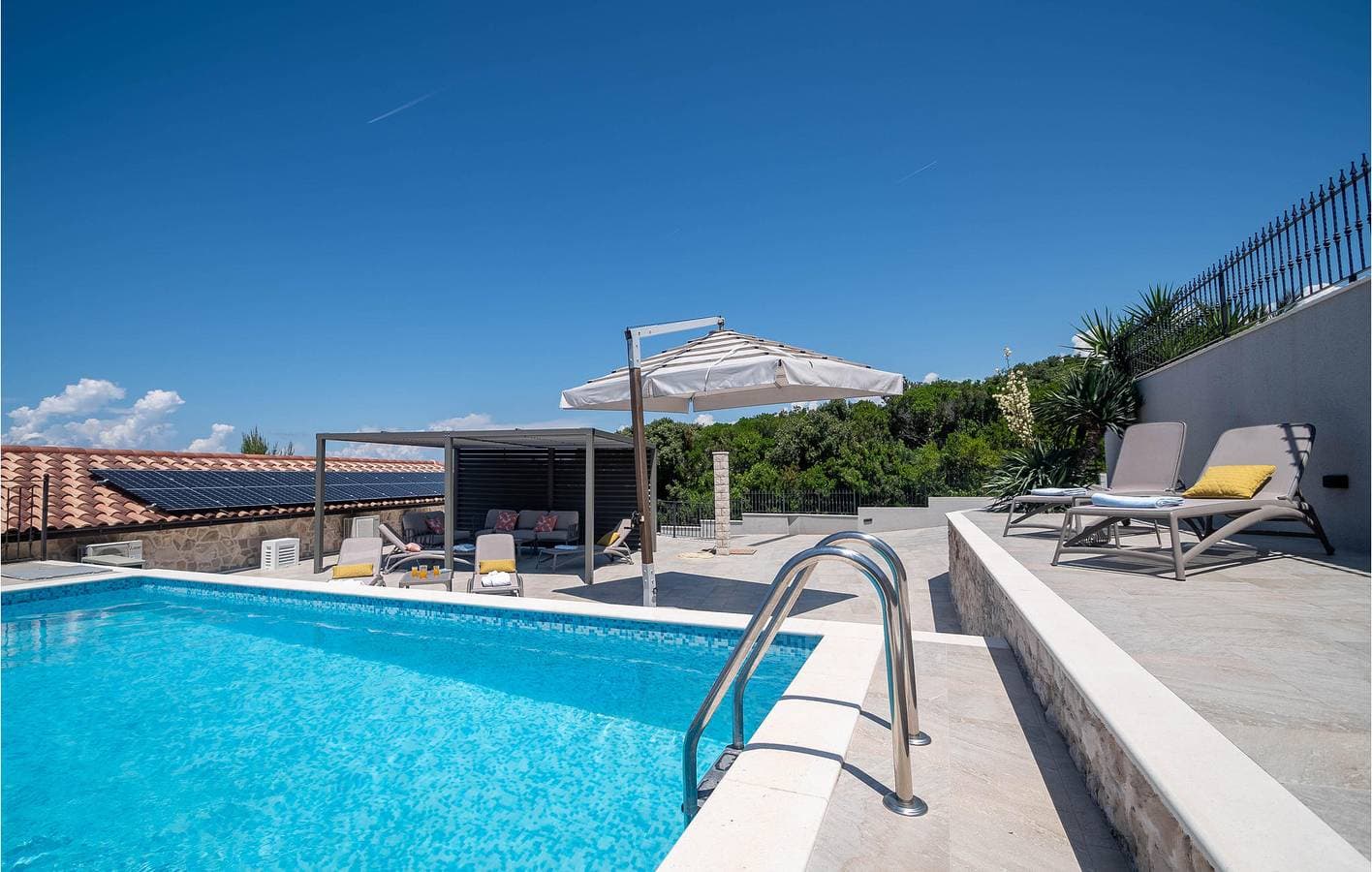 Foto 13 von 45: Gemütliche 1-Zimmer-Wohnung mit Pool und Terrasse, 2 km vom Strand entfernt