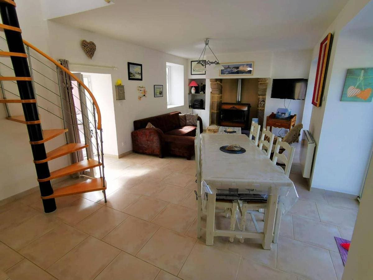 Maison charmante a Quettehou avec grand jardin et terrasse 1