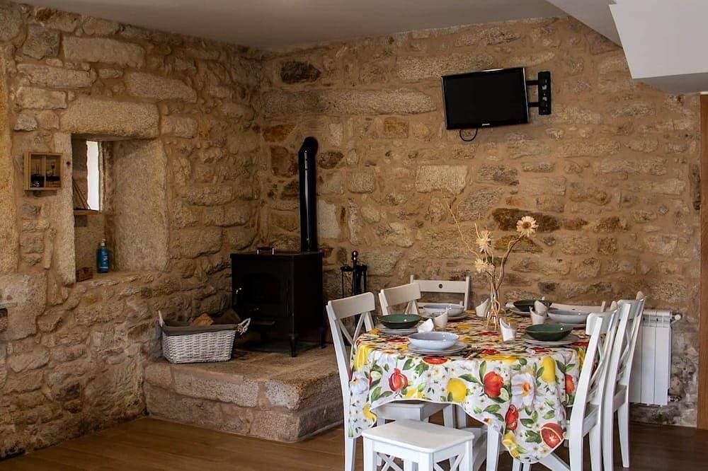 Casa da Riba da Lama , Niñons 1