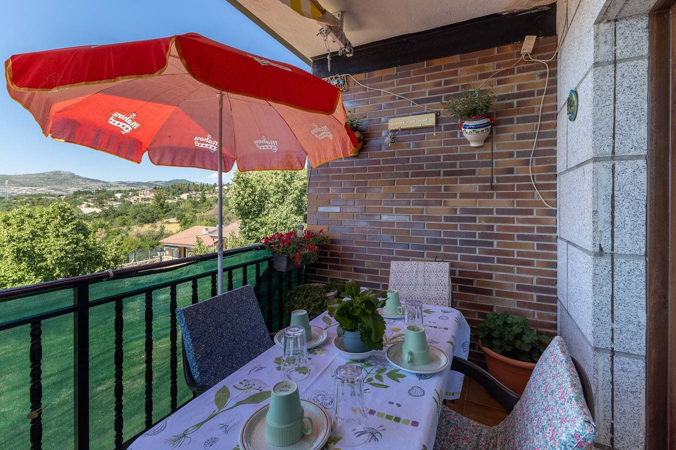 Foto 2 von 31: Ferienhaus 'Vivienda Turística El Laurel' mit Bergblick, privater Terrasse und WLAN