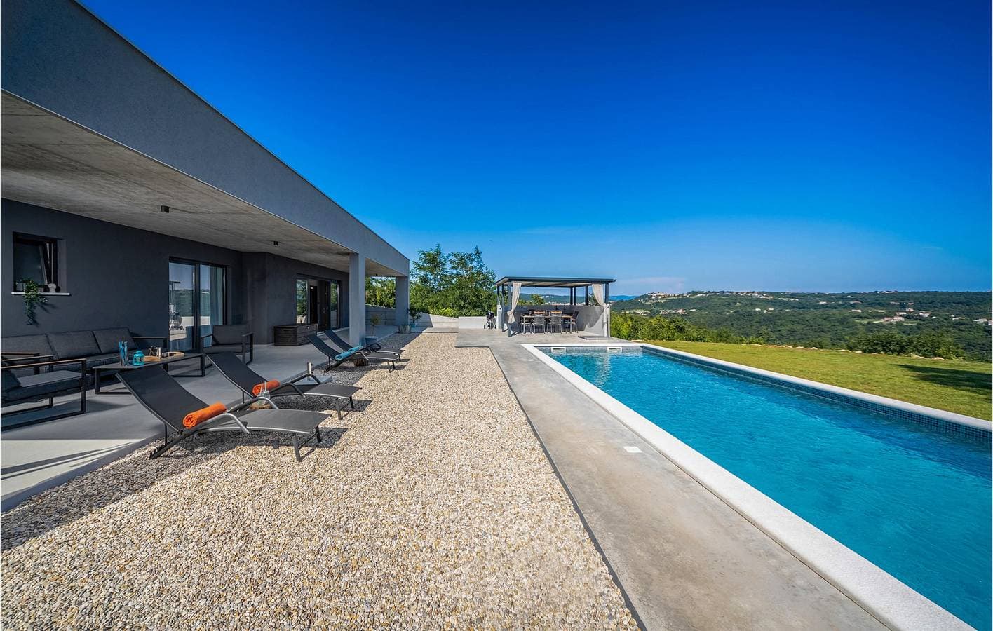 Geräumiges Apartment mit 1 Schlafzimmer, Pool, WLAN und Parkplatz in der Nähe des Zentrums von Raša 1