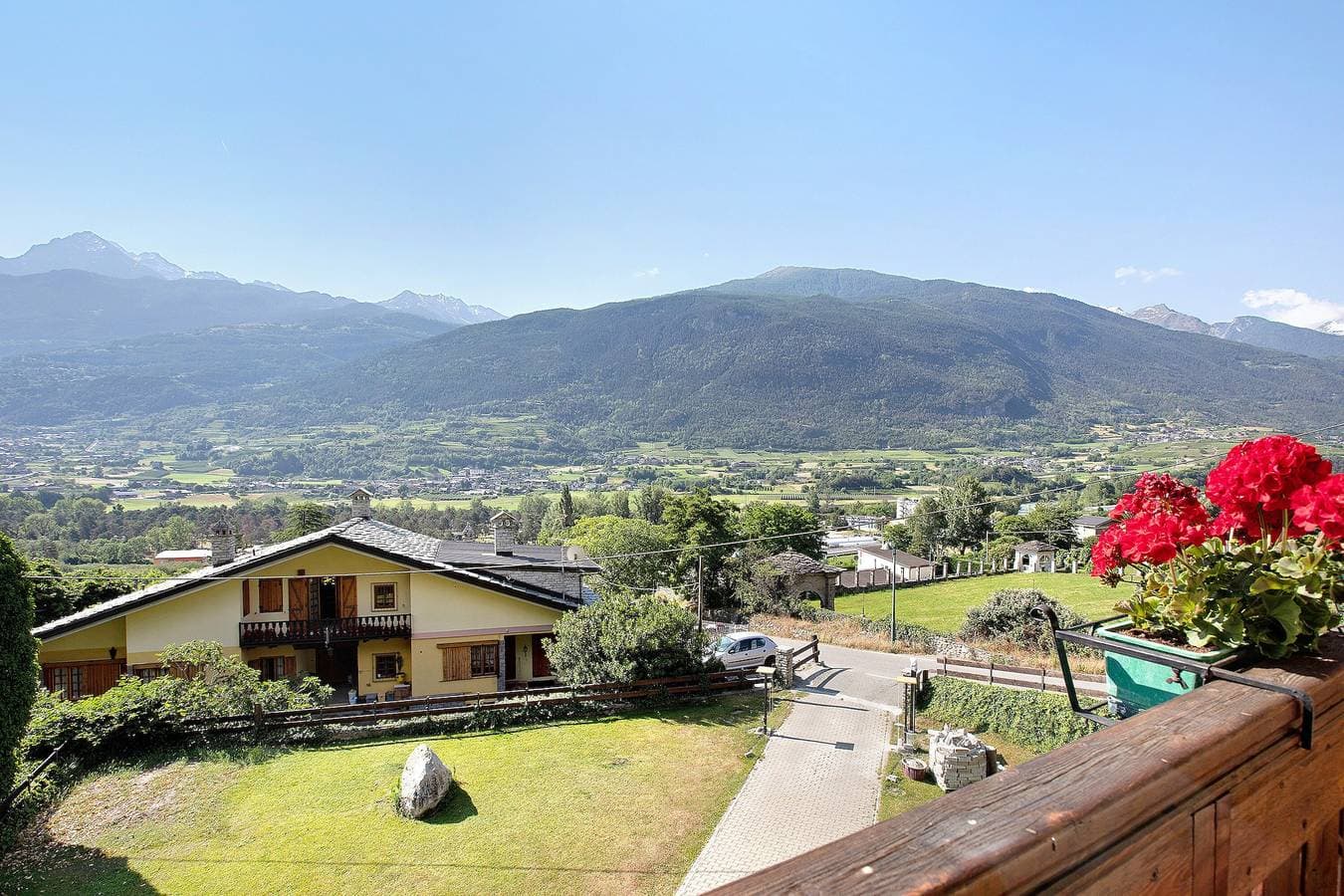 Foto 8 von 18: Ferienwohnung 'Pelòt-de La Masse' mit Bergblick, Privatem Garten und WLAN