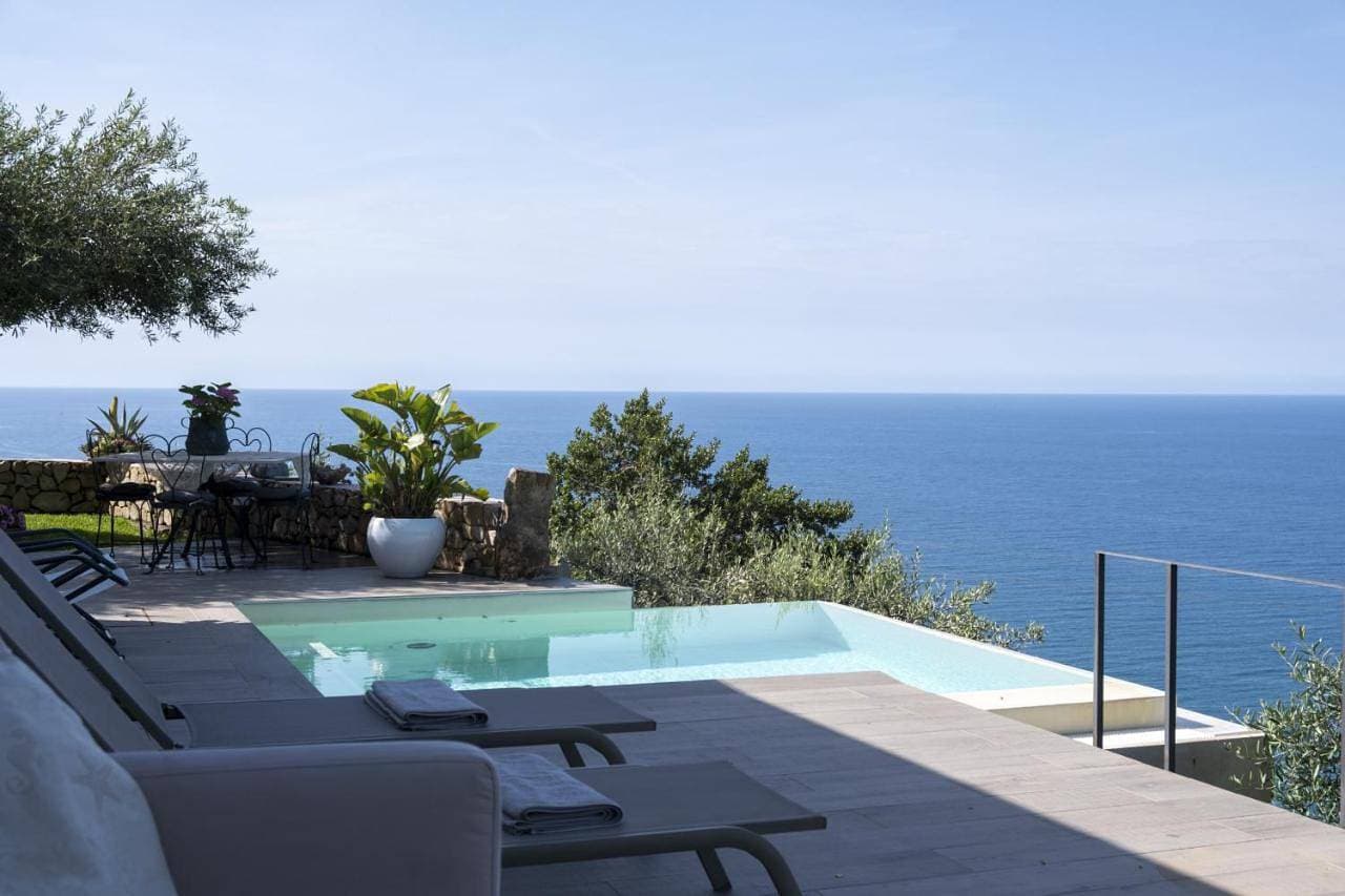 Foto 2 von 5: Villa with Private Pool