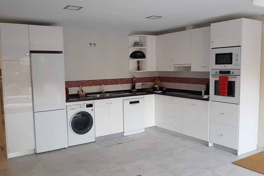 Foto 13 von 30: Große, voll ausgestattete 2-Zimmer-Wohnung mit privatem Pool, in der Nähe von Marbella
