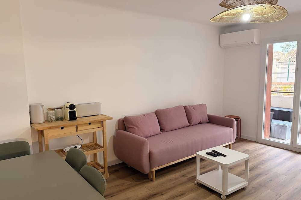 La Garde, Refurbished - ideal location, sleeps 8 1