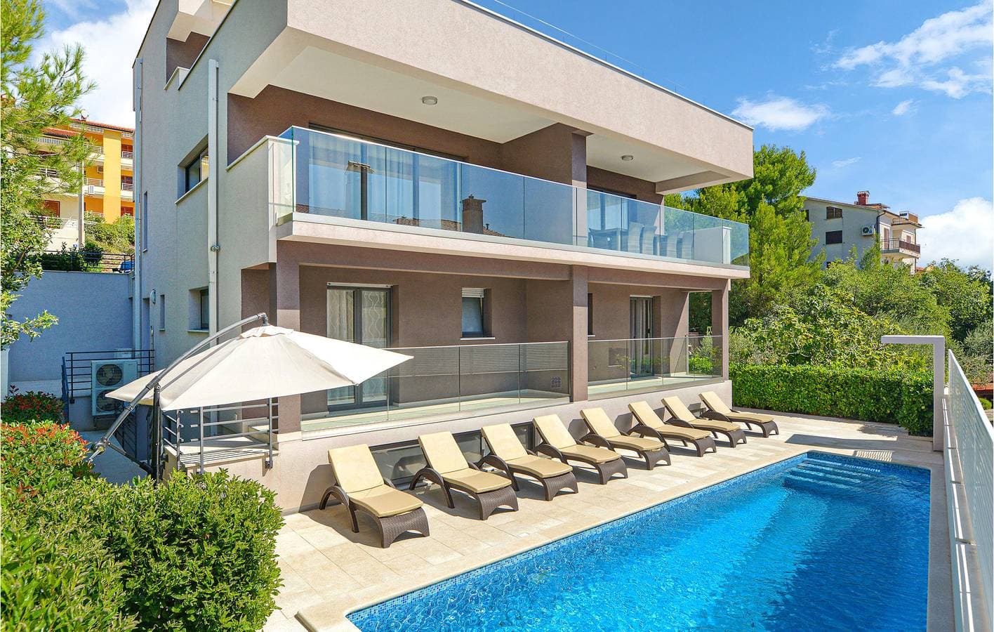 Geräumige 150 m² große Wohnung mit Pool, 600 m vom Strand entfernt 1