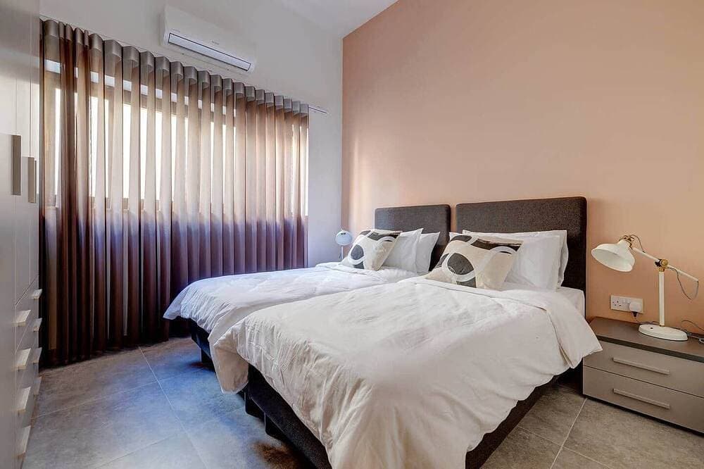 Foto 2 von 30: Charming 3Br Apartment, Steps from Balluta Bay