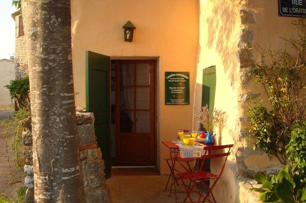 Unterkünfte im Herzen eines Dorfes thront 500m über dem Meeresspiegel in der Provence Verte 1