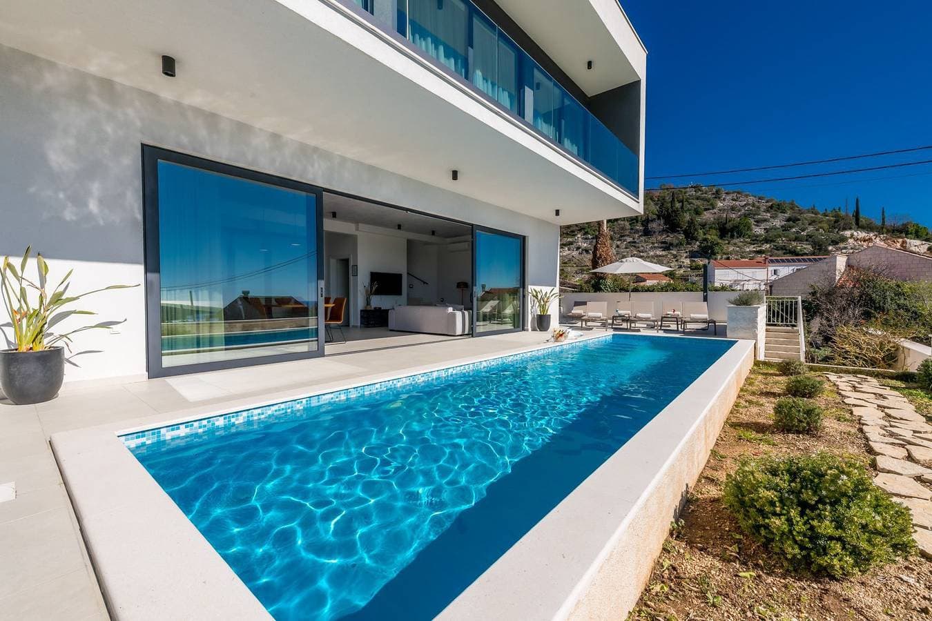 Villa 1