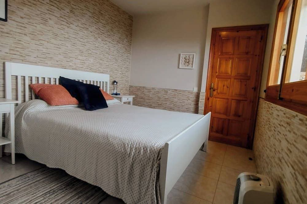Foto 5 von 27: Geräumige Villa mit Pool, Whirlpool und atemberaubender Lage am Mittelmeer