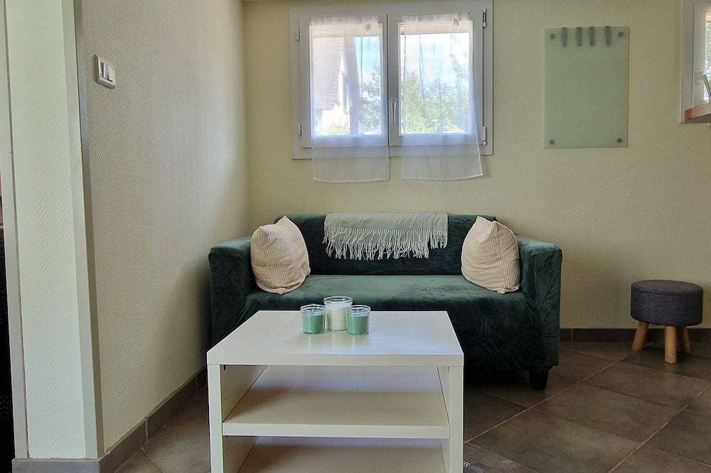 Foto 6 von 15: Small house near Rouen parking space + car charging socket