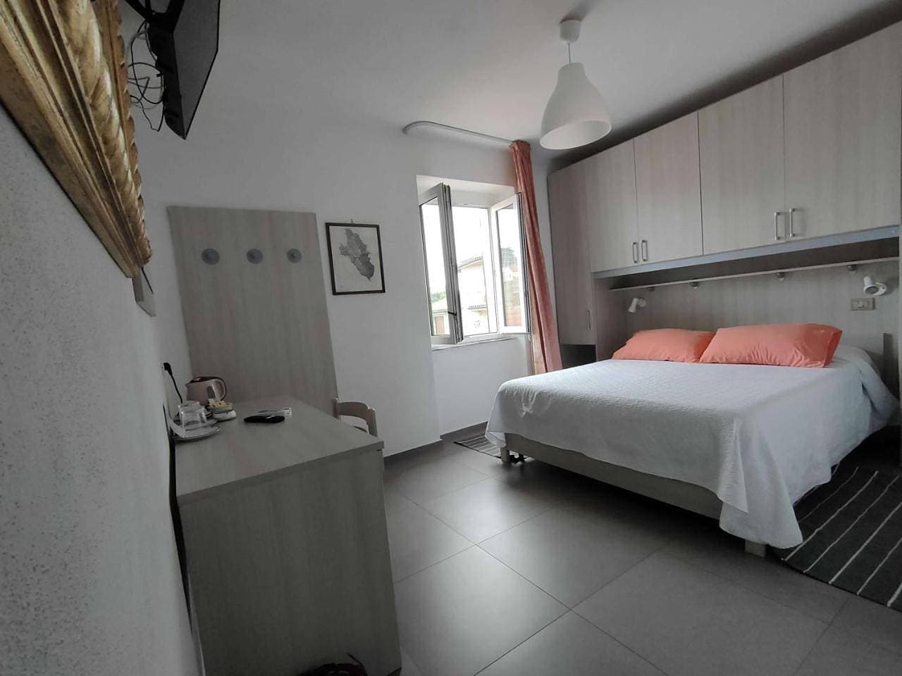 Foto 11 von 12: Double Room with Private Bathroom