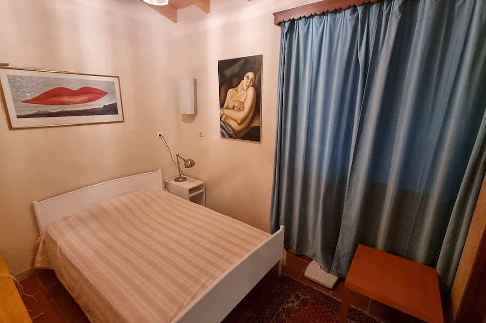 Foto 5 von 30: Small villa with a large private and quiet garden, 10 min walk from Metro
