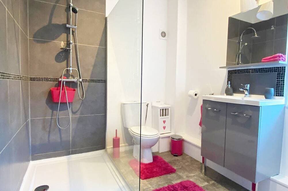 Foto 11 von 30: L' etang-Ferienhaus-Komfort-Ensuite mit Dusche