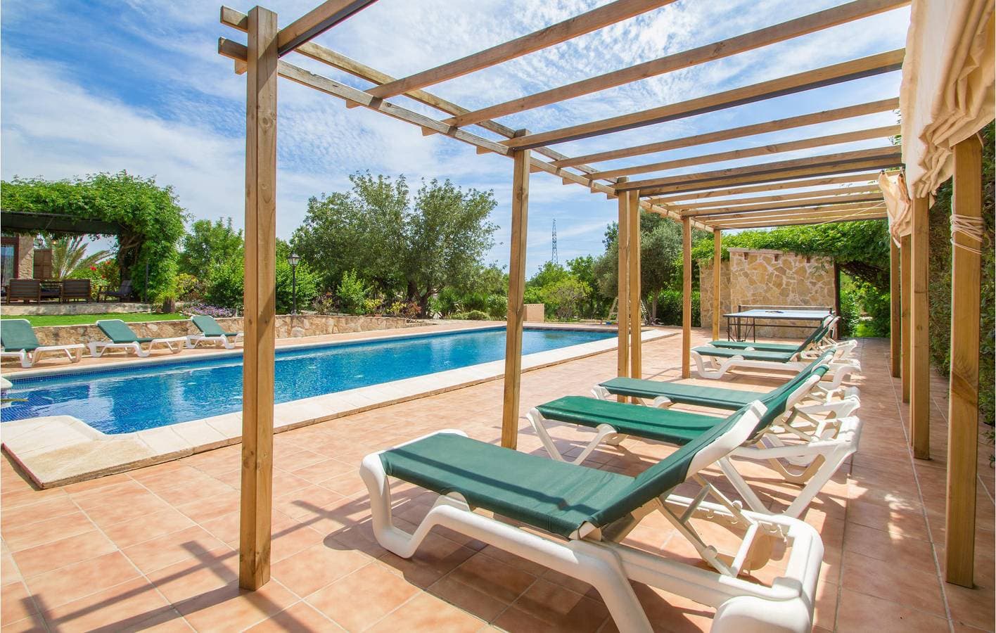 Foto 12 von 34: 200 sqft Apt | Pool, Küche, Kamin | 2.5km nach Es Garrovers