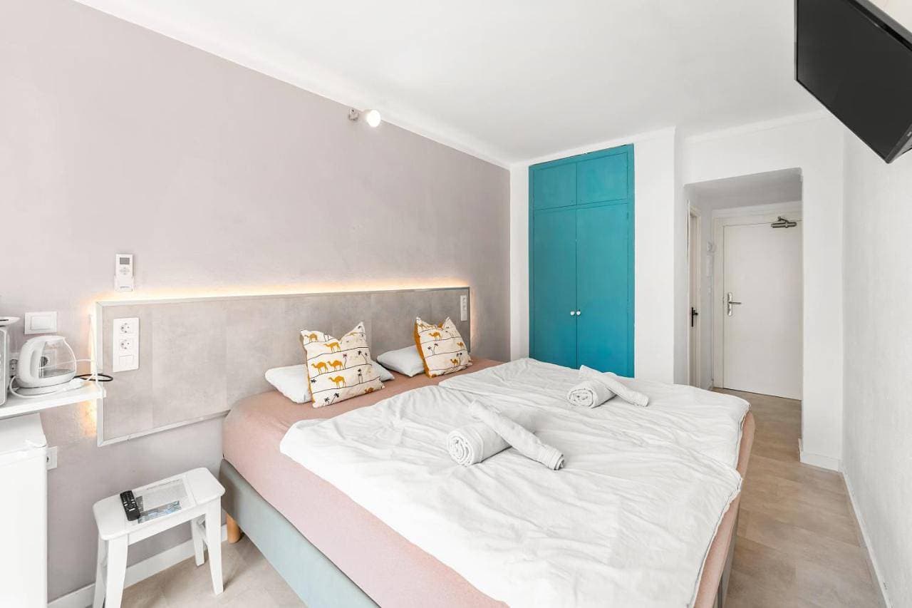 Foto 3 von 12: Double or Twin Room with Side Sea View