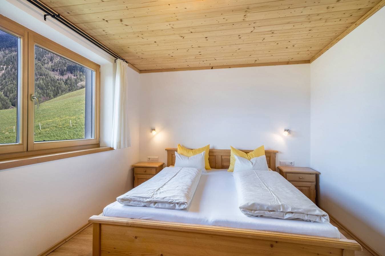 Foto 11 von 17: Ferienwohnung 'Matscherhof Nikolaus' mit Bergblick, Gemeinschaftsgarten und Balkon