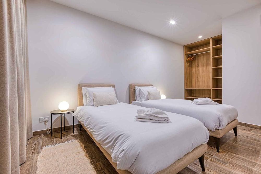 Foto 5 von 30: Enjoy a stylish stay in this modern Malta retreat with private pool.