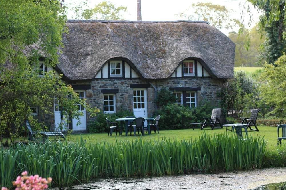 Freistehendes Haus mit Garten, Kamin und Internet in Jullouville, nahe einem Teich 1