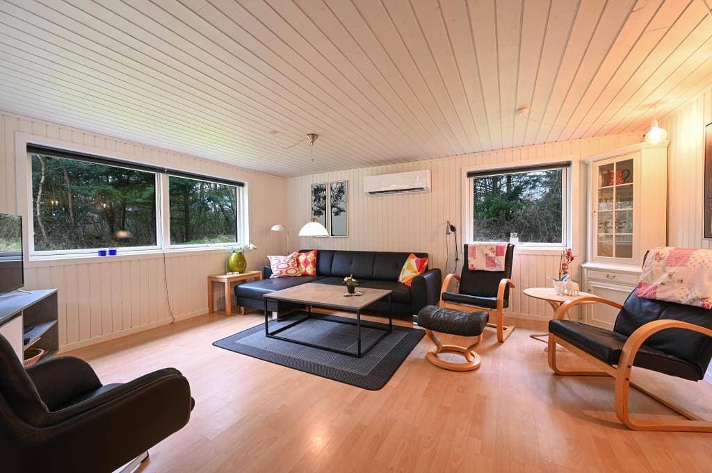 Foto 7 von 15: Gut geschützt liegendes Ferienhaus mit Reetdach und Sauna